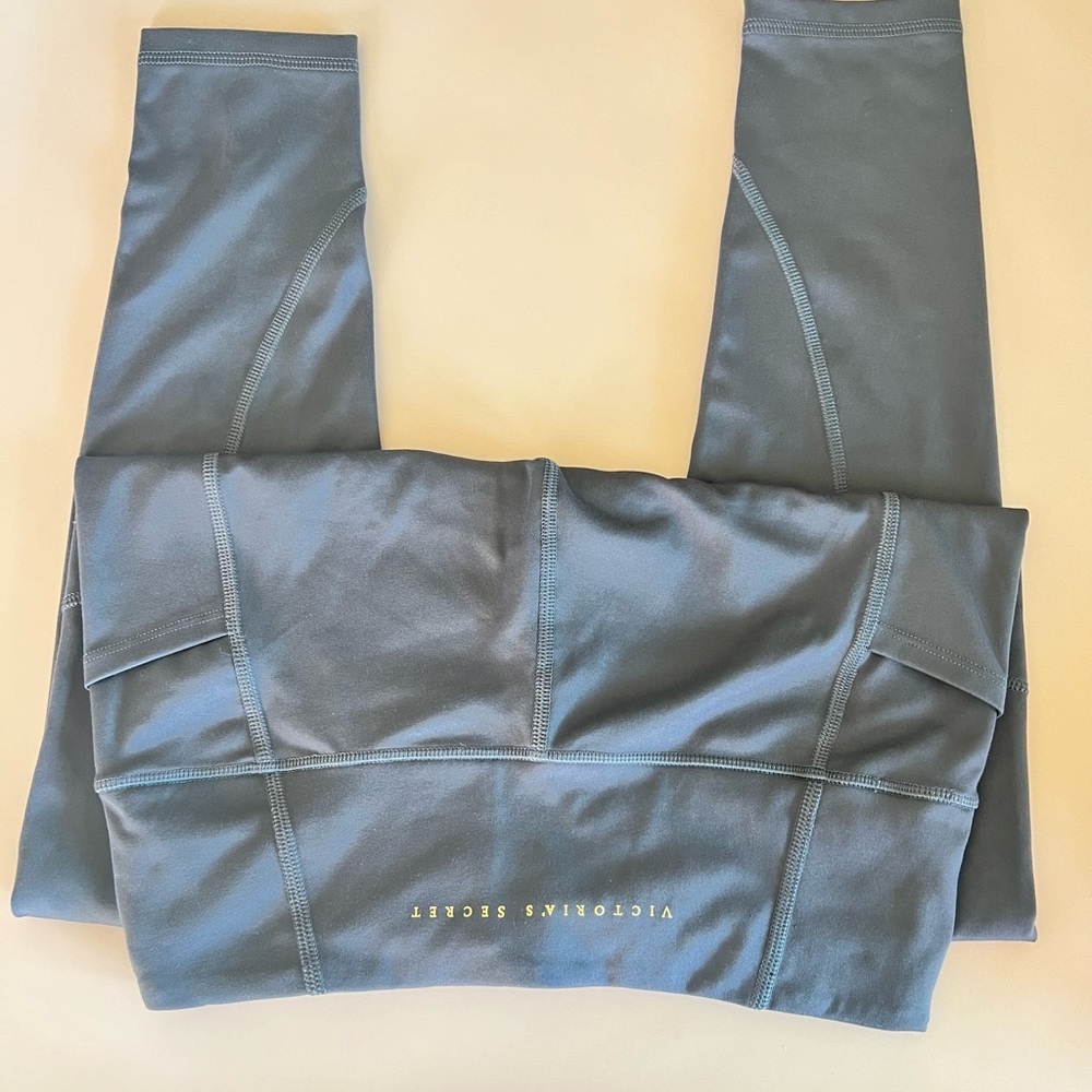 🎉 EUC Victorias Secret High Rise Studio 7/8 Legging Gray Tornado color Soft 8 - Picture 3 of 5